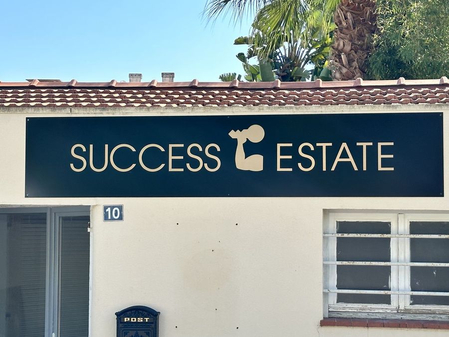 Enseigne d'agence immobilière — Success Estate, Saint-Jean-Cap-Ferrat (06) | Posemasignaletique.fr